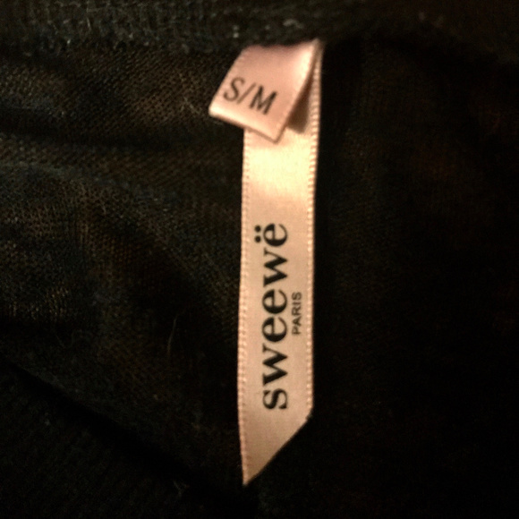 Sweewe Paris Skull and Ribbon Print Floaty Tee - Picture 4 of 4